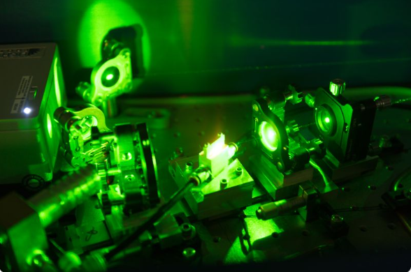 Laser gain medium,Laser,Semiconductor lasers,laser light,liquid lasers,Gas lasers